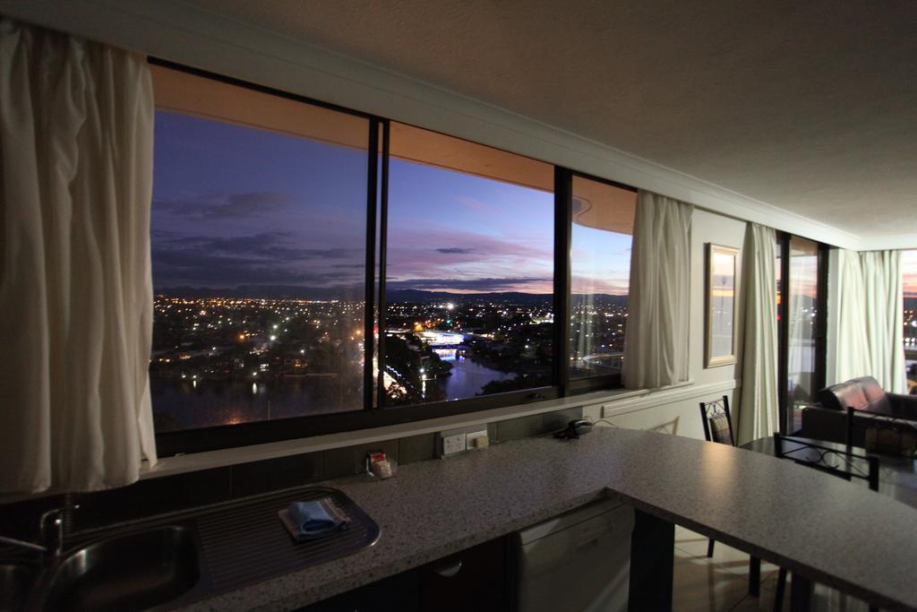 Anacapri Holiday Resort Apartments Surfers Paradise Buitenkant foto