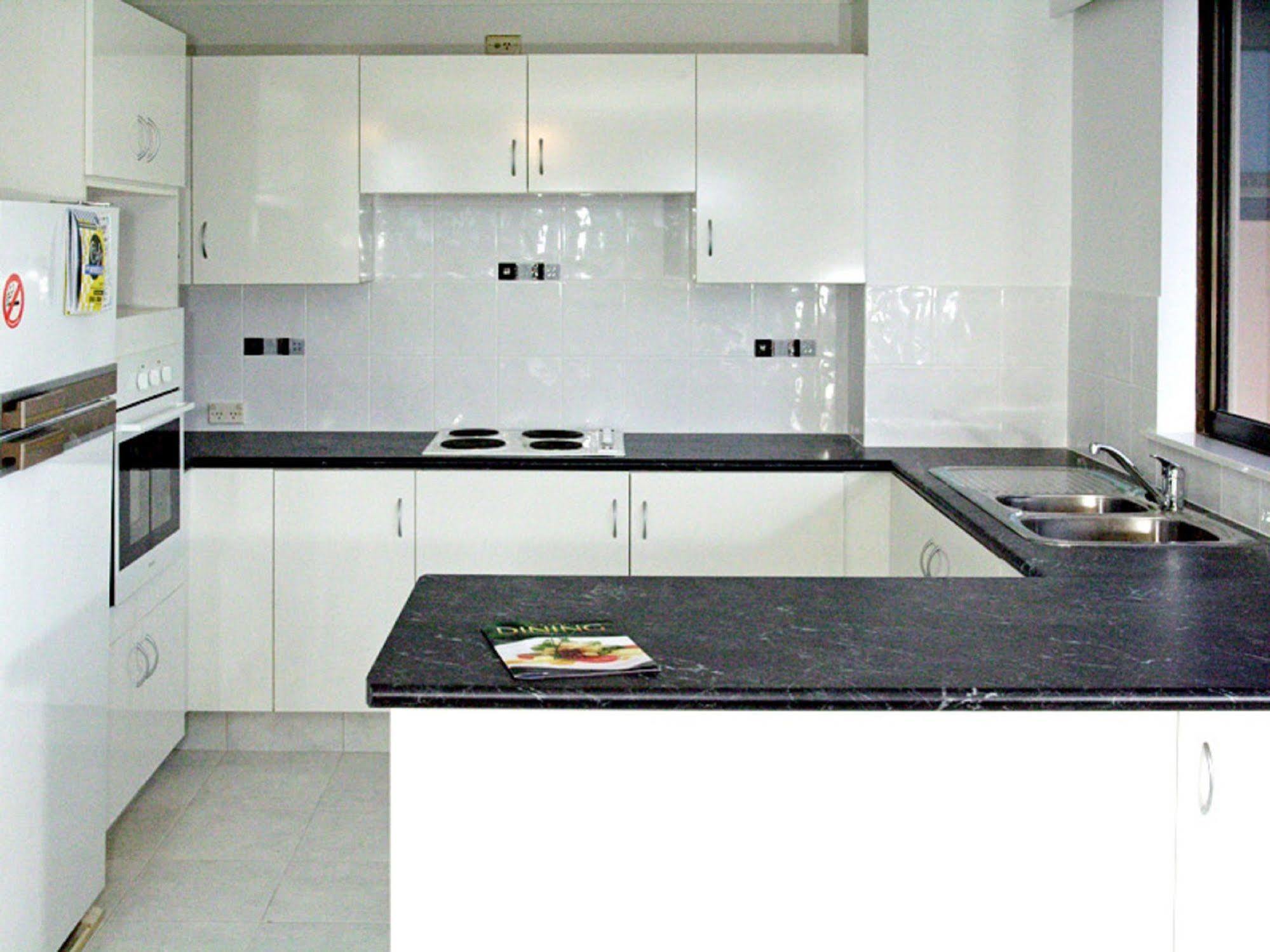 Anacapri Holiday Resort Apartments Surfers Paradise Buitenkant foto